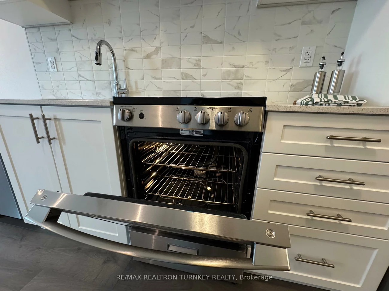 715, Davis, Huron Heights-Leslie Valley, Newmarket