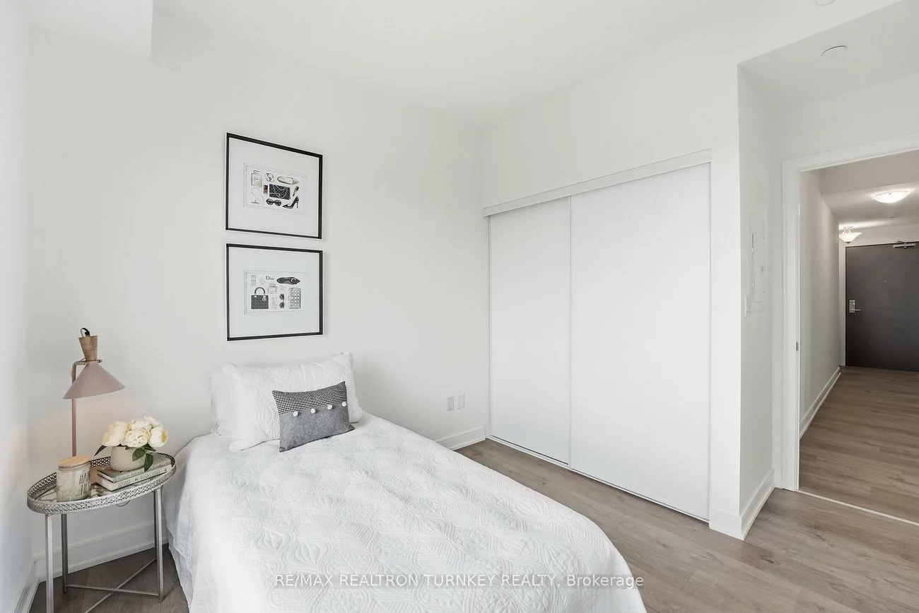 705, Davis, Huron Heights-Leslie Valley, Newmarket
