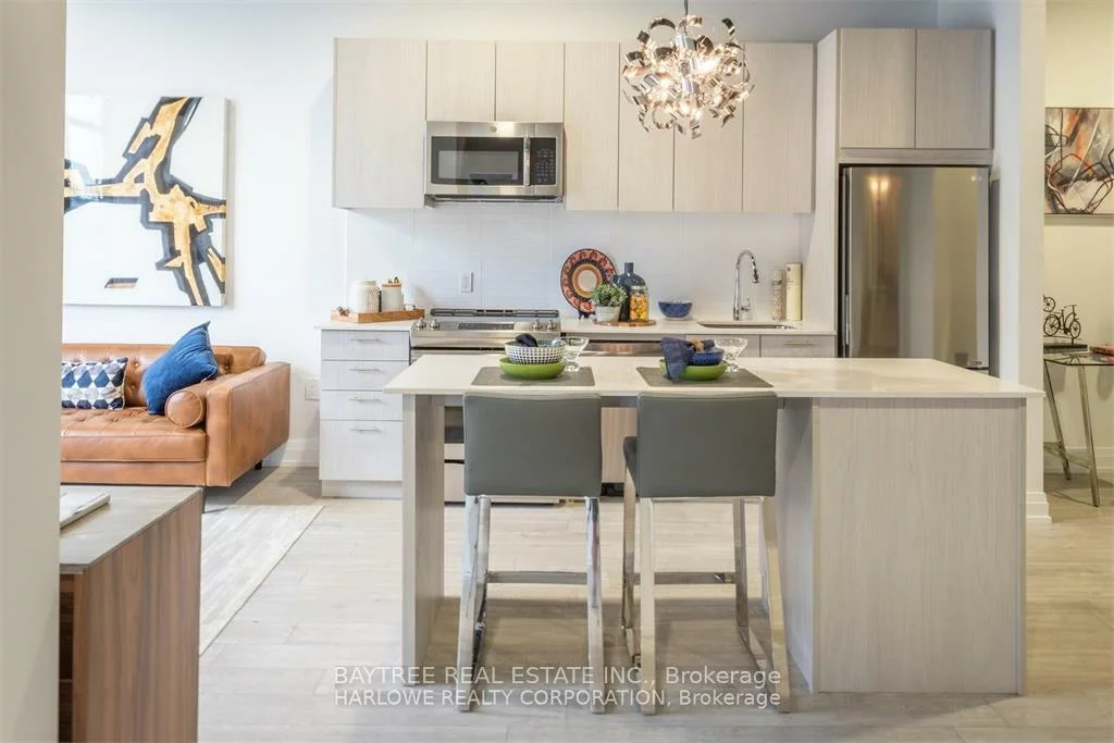 185, Deerfield, Central Newmarket, Newmarket