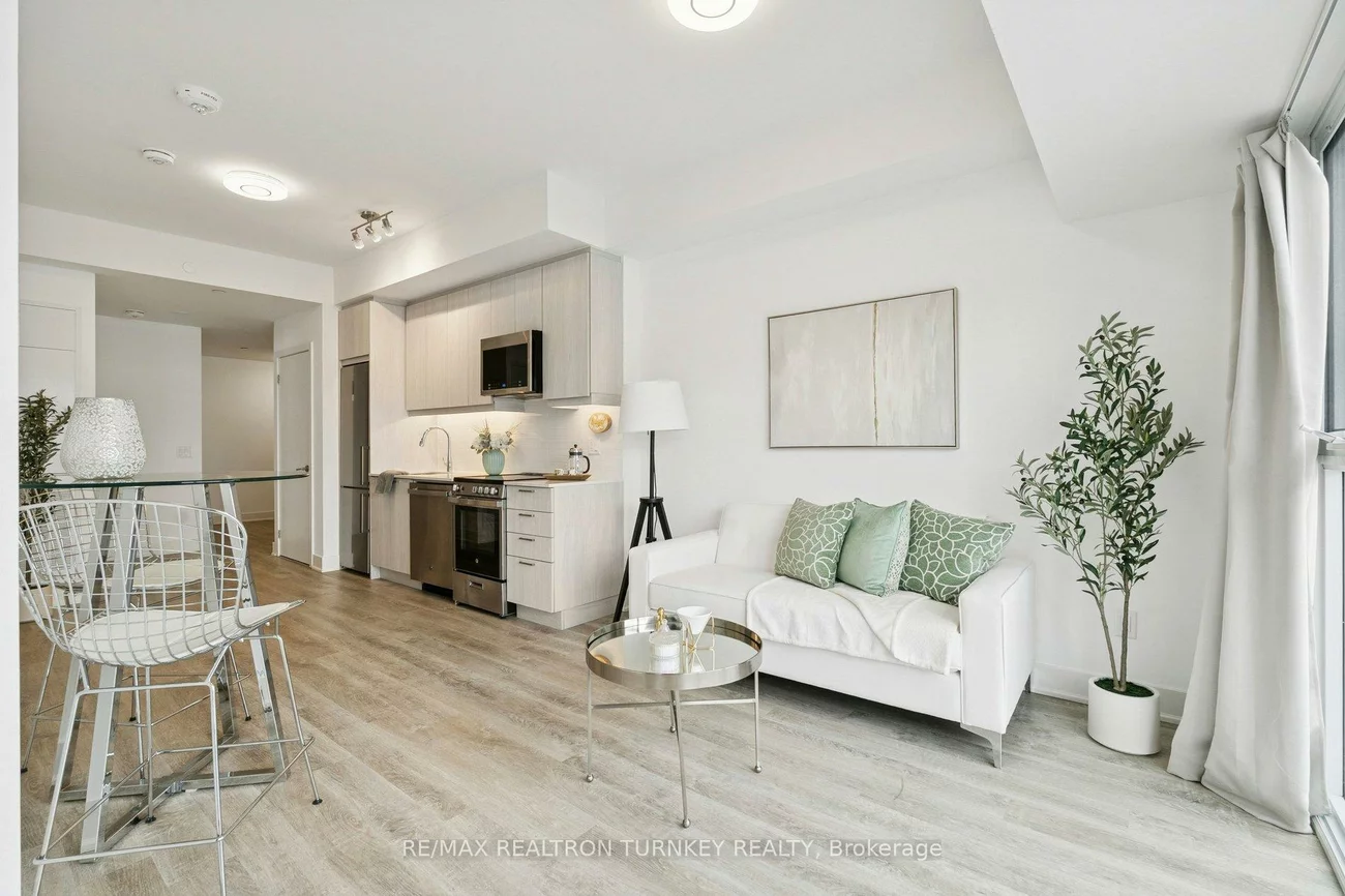 185, Deerfield, Central Newmarket, Newmarket