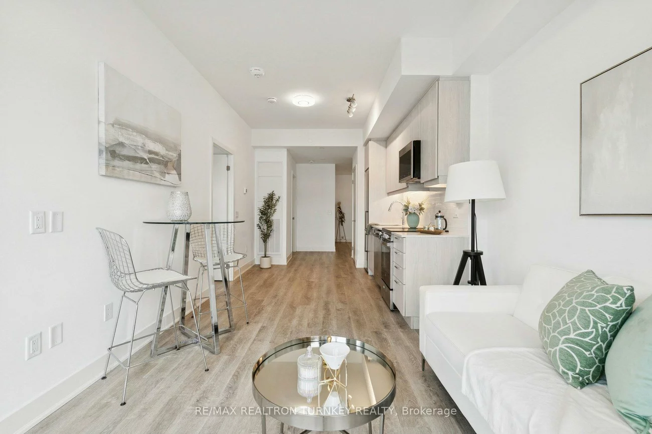 185, Deerfield, Central Newmarket, Newmarket