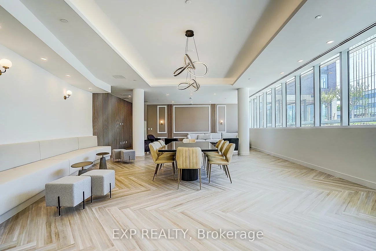 715, Davis, Huron Heights-Leslie Valley, Newmarket