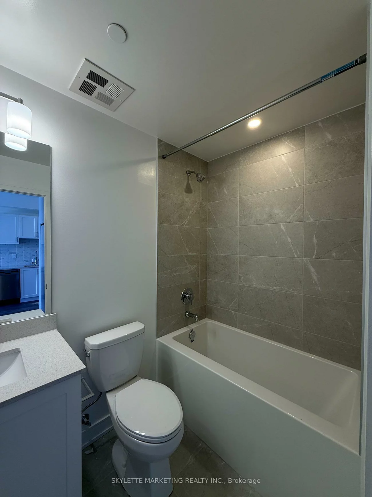 705, Davis, Huron Heights-Leslie Valley, Newmarket