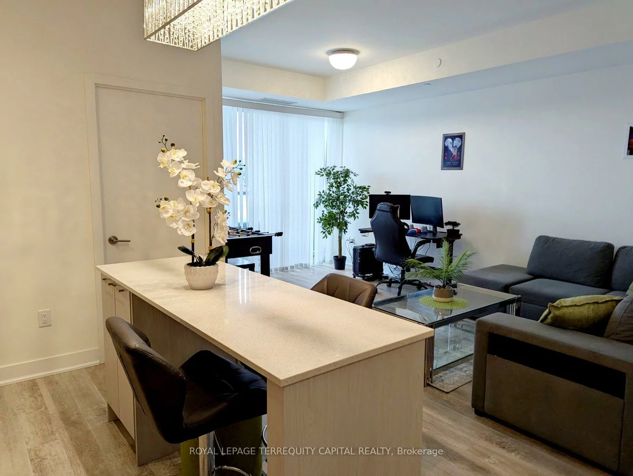 185, Deerfield, Central Newmarket, Newmarket