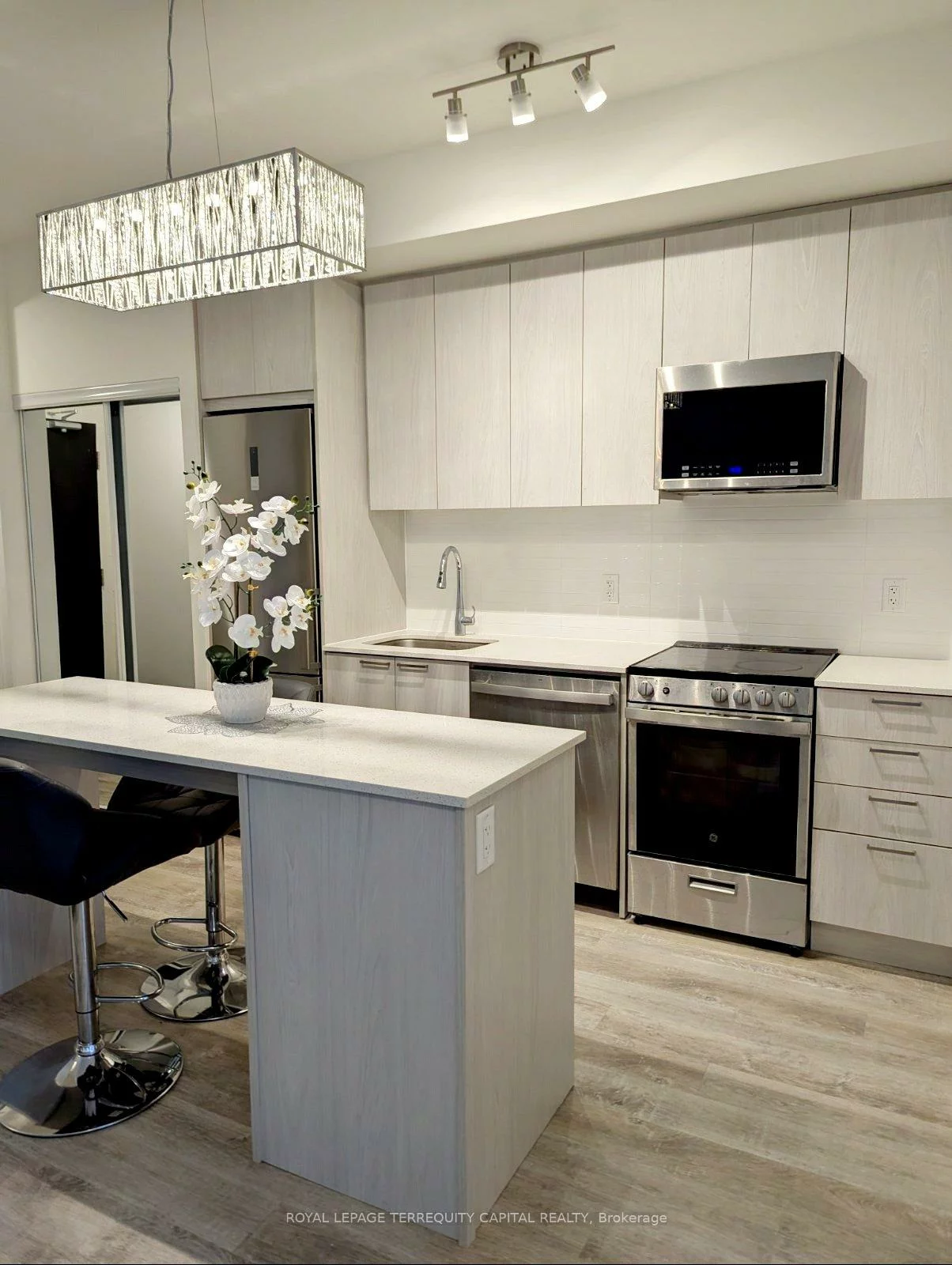 185, Deerfield, Central Newmarket, Newmarket