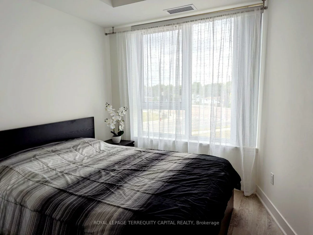 185, Deerfield, Central Newmarket, Newmarket