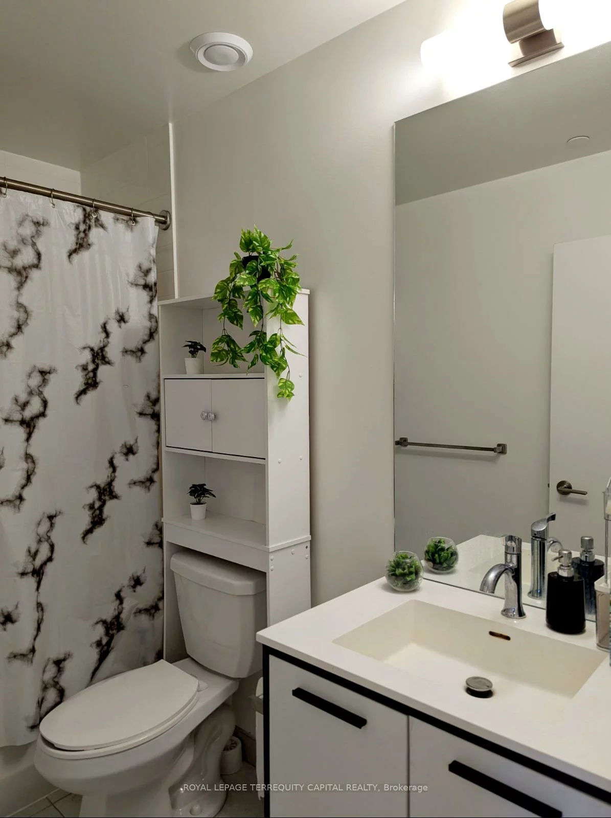 185, Deerfield, Central Newmarket, Newmarket