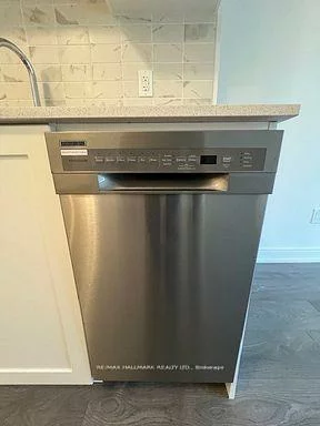 705, Davis, Huron Heights-Leslie Valley, Newmarket