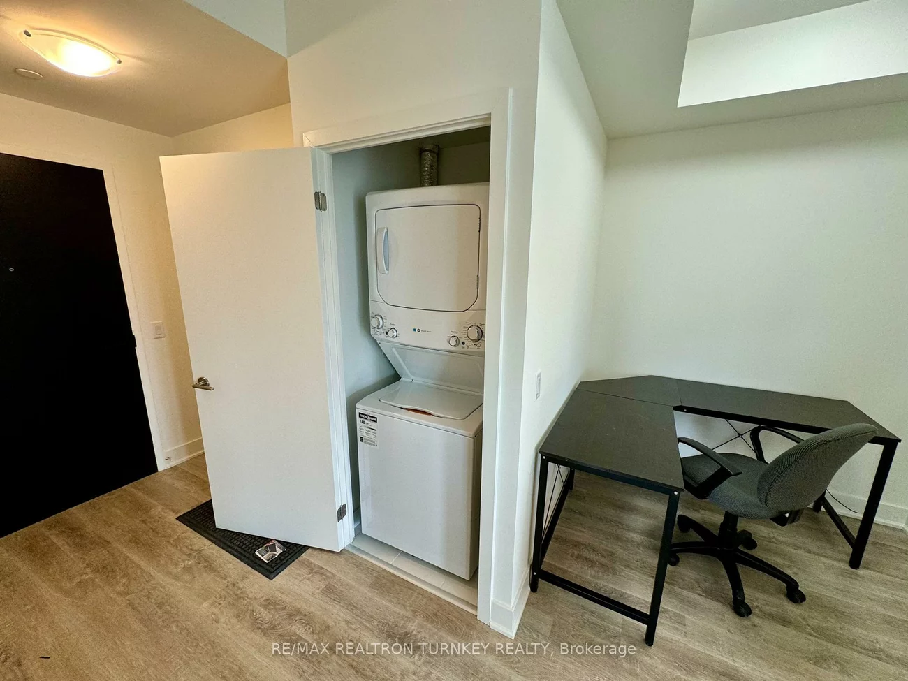 185, Deerfield, Central Newmarket, Newmarket