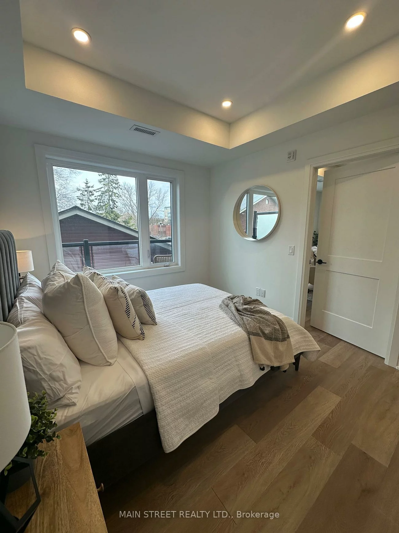 49, Charles, Central Newmarket, Newmarket