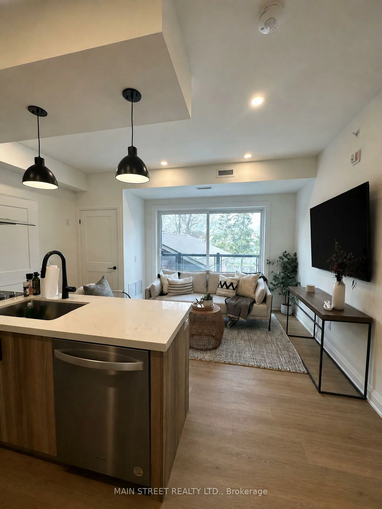 49, Charles, Central Newmarket, Newmarket