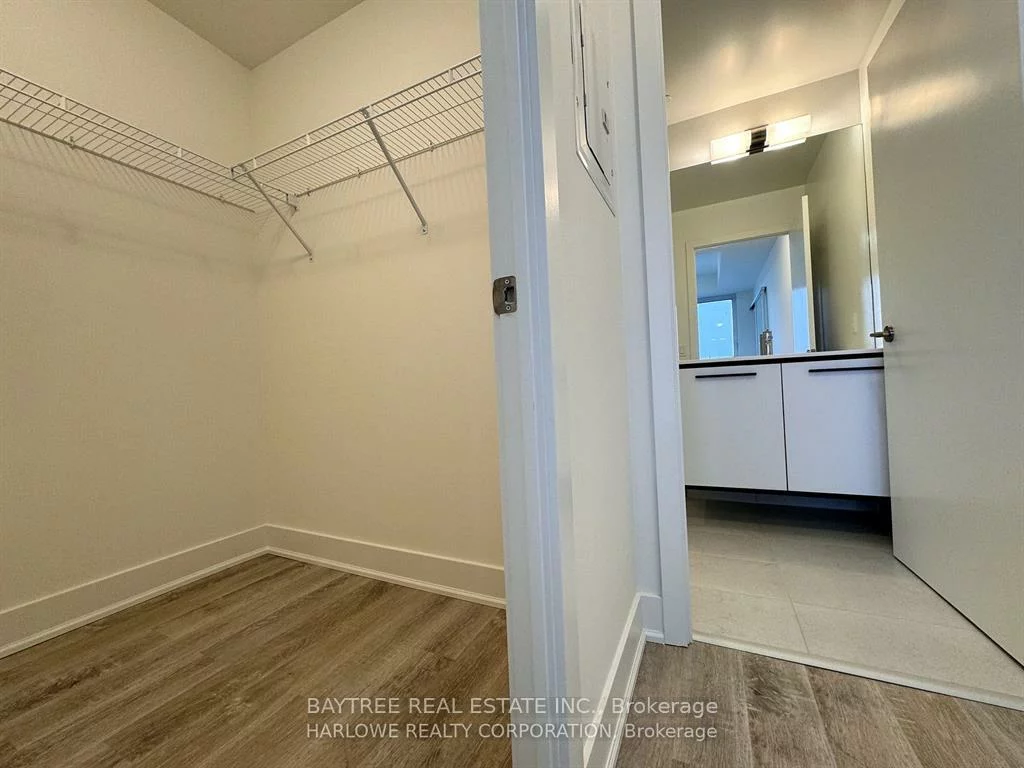 185, Deerfield, Central Newmarket, Newmarket
