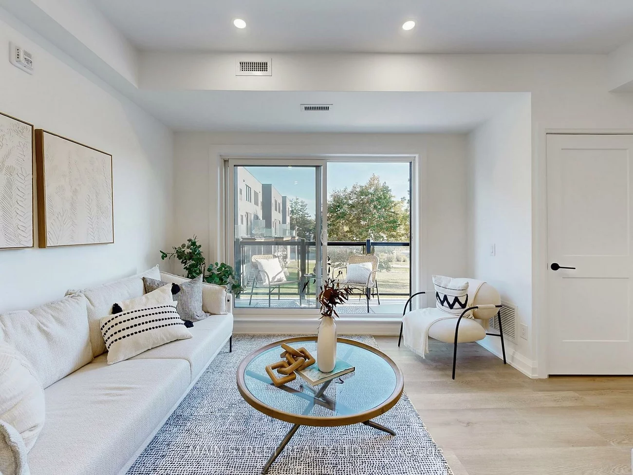 49, Charles, Central Newmarket, Newmarket