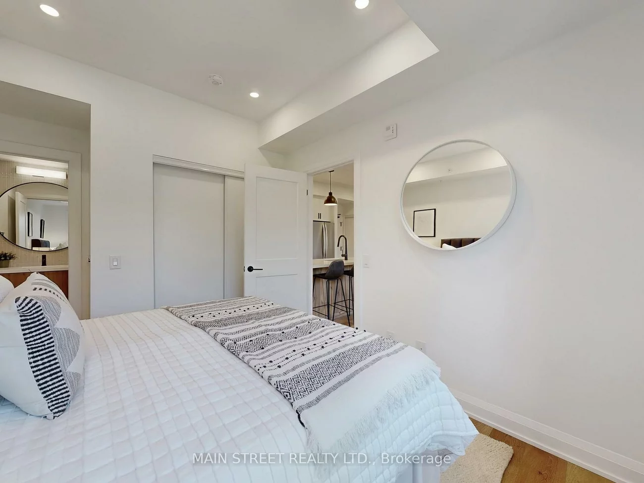 49, Charles, Central Newmarket, Newmarket