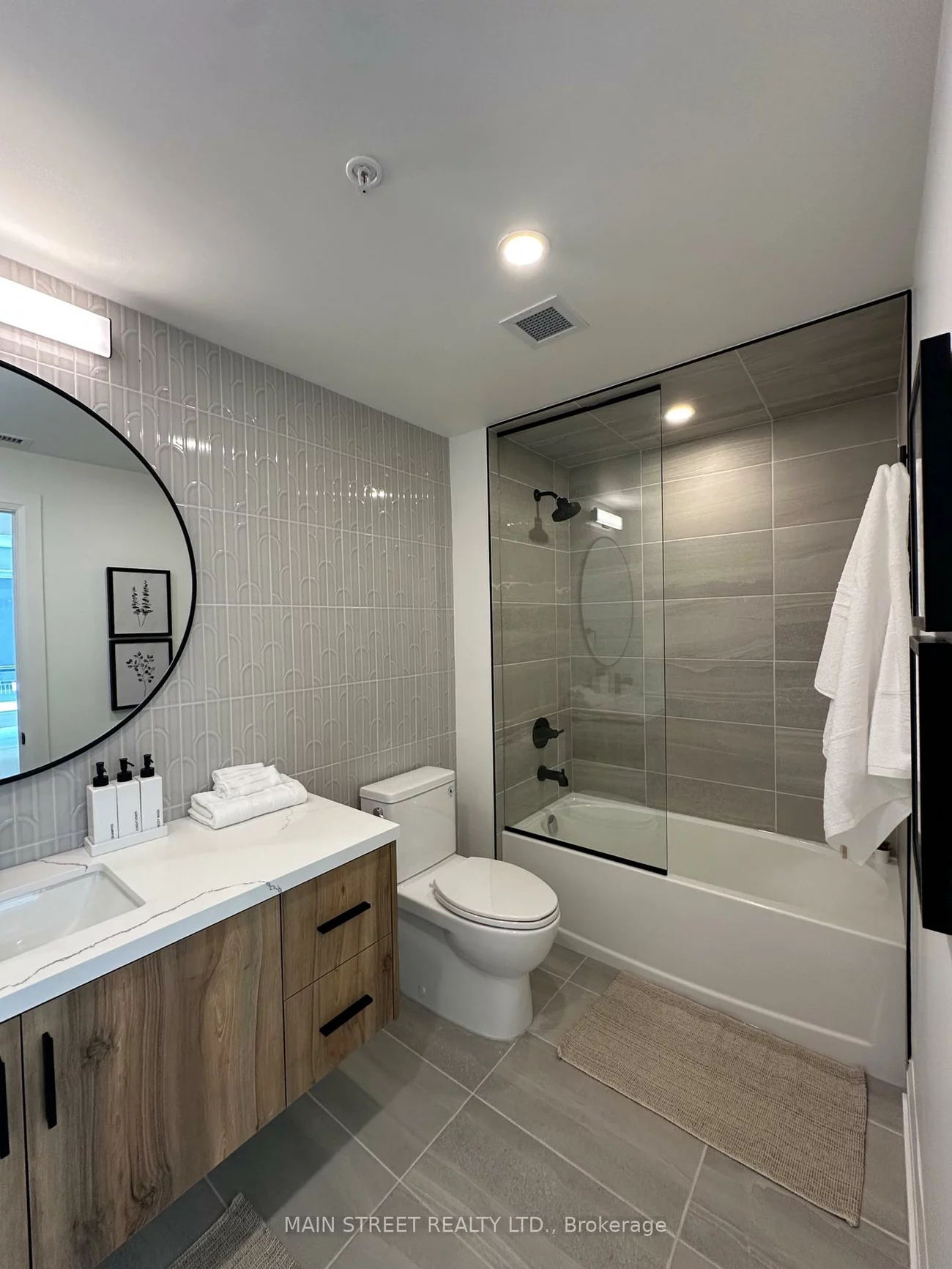 49, Charles, Central Newmarket, Newmarket