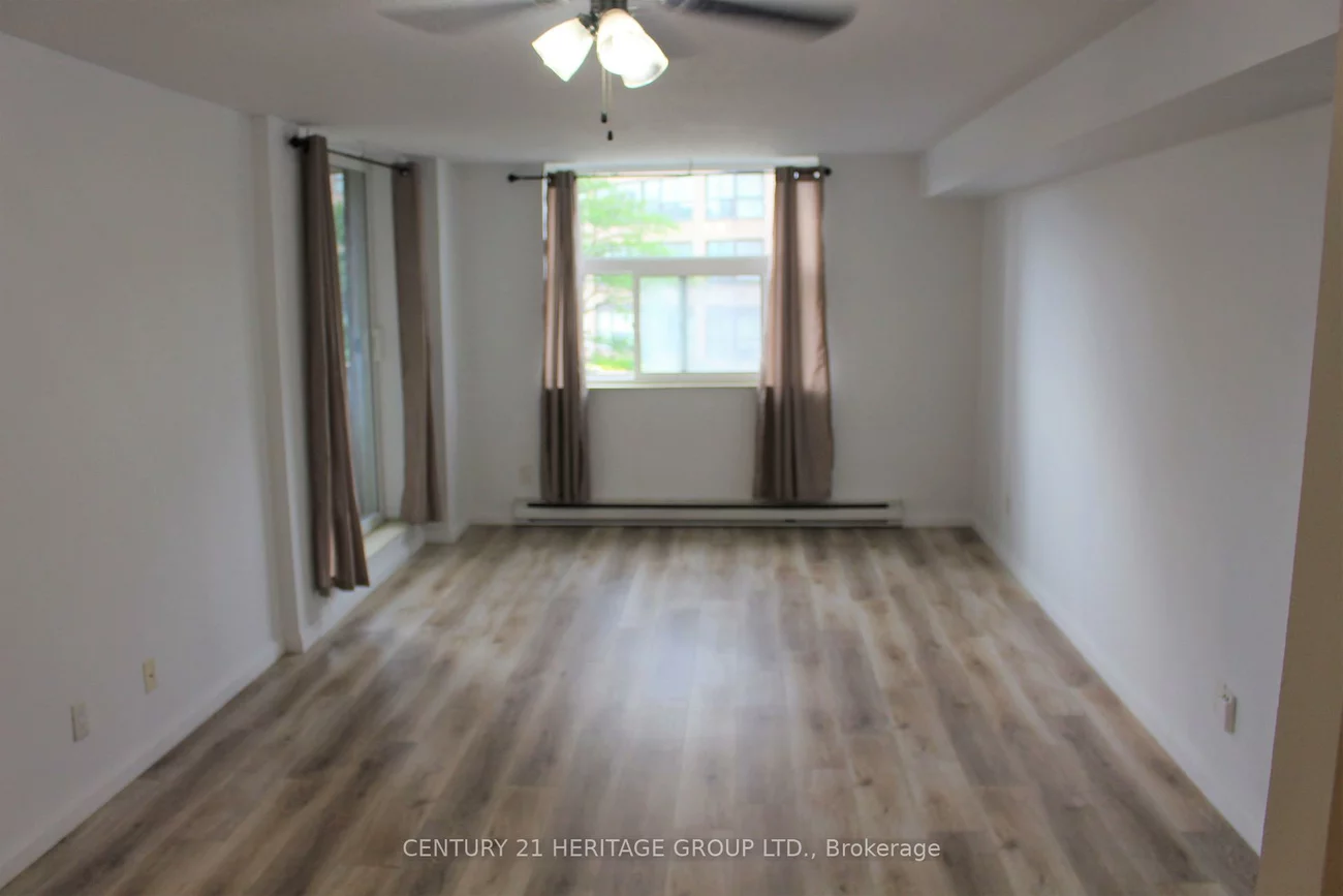 260, Davis, Central Newmarket, Newmarket