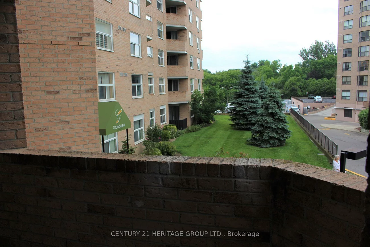260, Davis, Central Newmarket, Newmarket