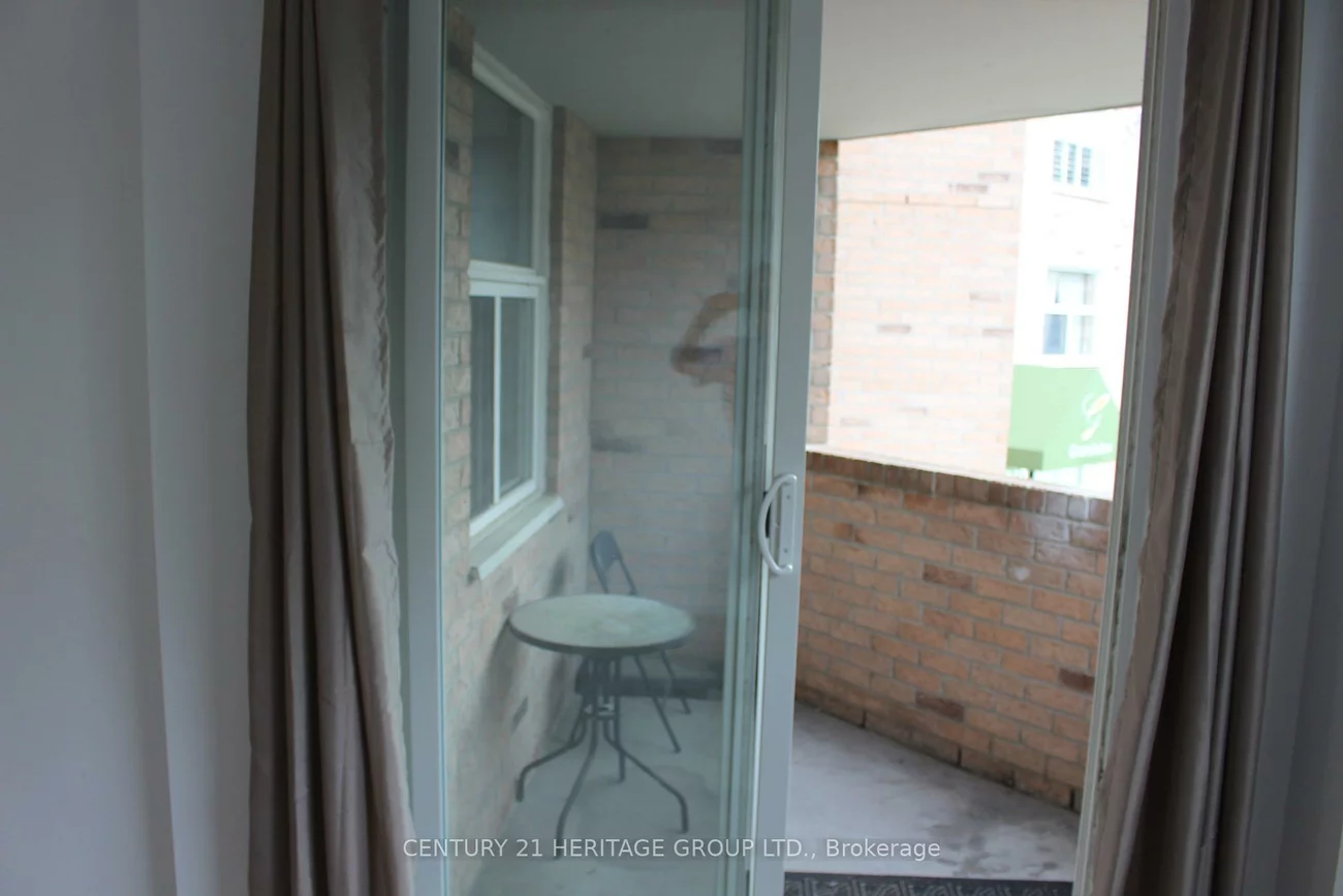 260, Davis, Central Newmarket, Newmarket