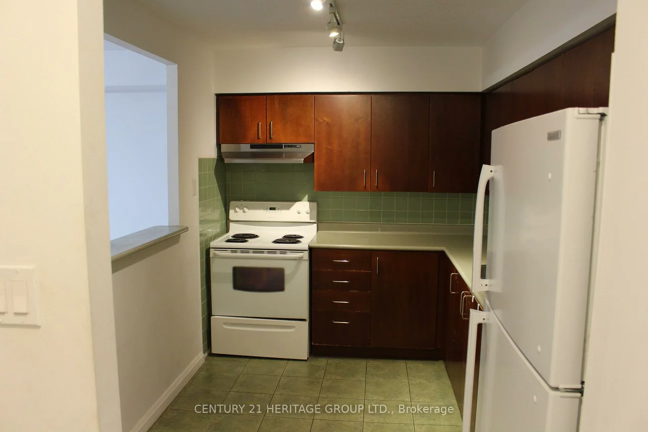 260, Davis, Central Newmarket, Newmarket