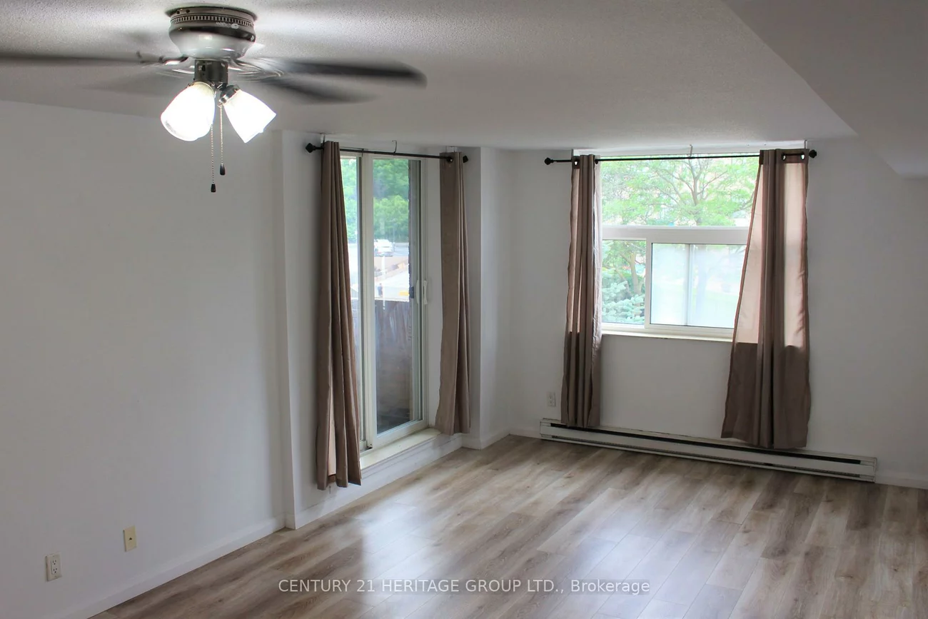 260, Davis, Central Newmarket, Newmarket