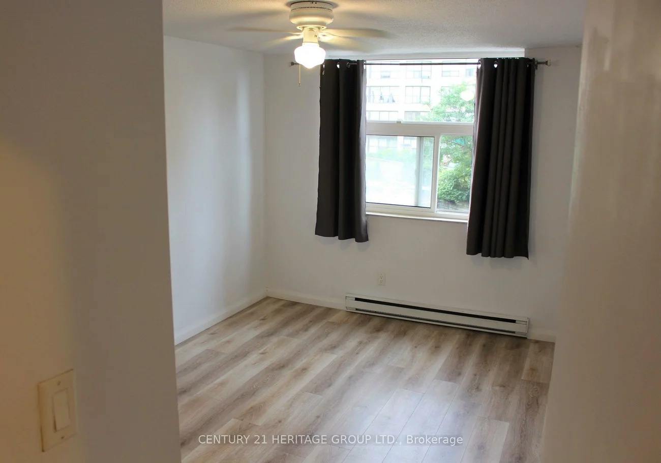 260, Davis, Central Newmarket, Newmarket