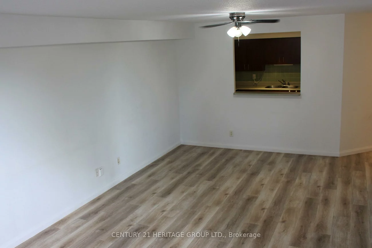 260, Davis, Central Newmarket, Newmarket