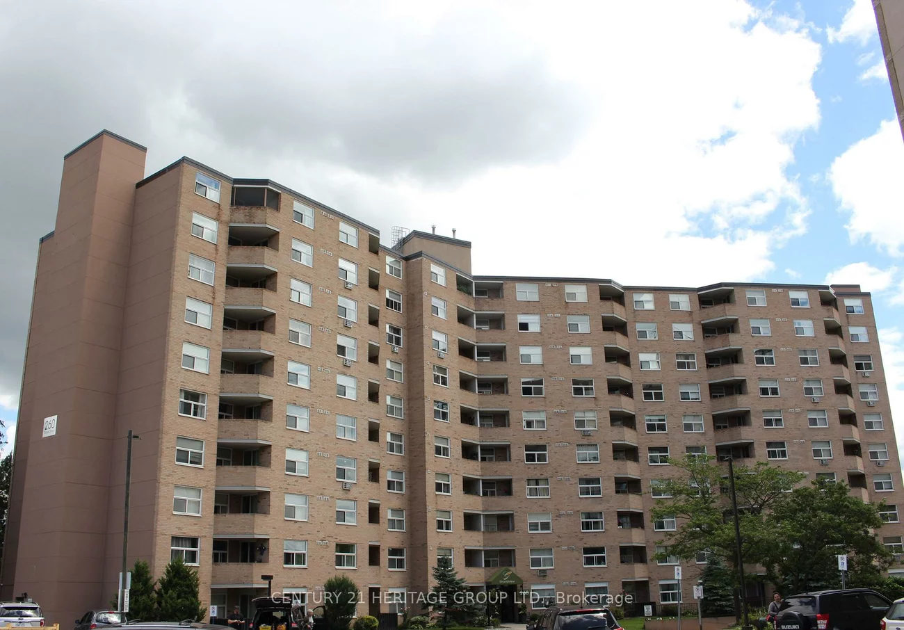 260, Davis, Central Newmarket, Newmarket