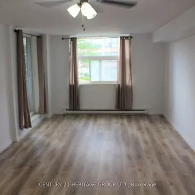 260, Davis, Central Newmarket, Newmarket