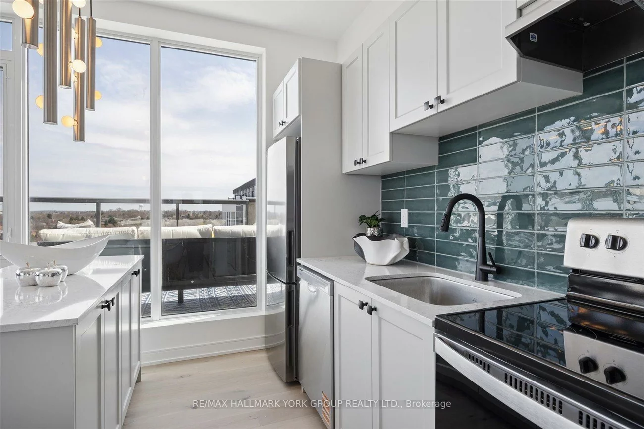 705, Davis, Huron Heights-Leslie Valley, Newmarket