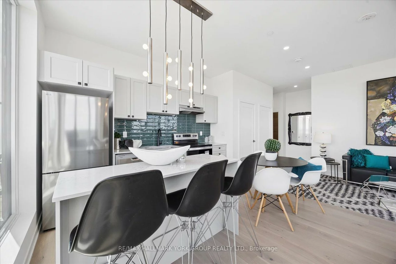 705, Davis, Huron Heights-Leslie Valley, Newmarket