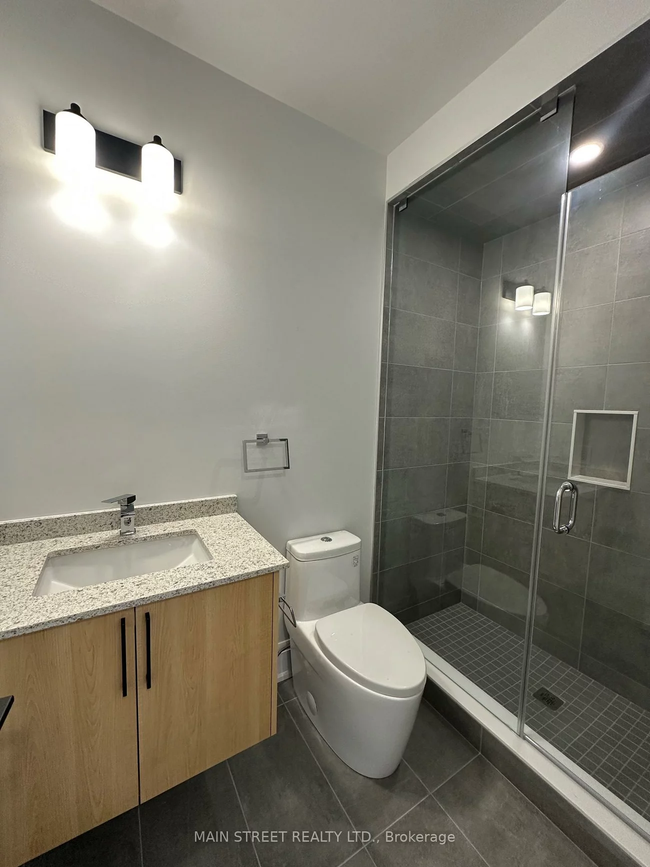 59, Charles, Central Newmarket, Newmarket