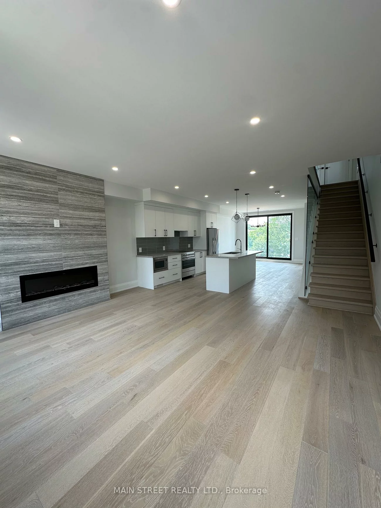 59, Charles, Central Newmarket, Newmarket