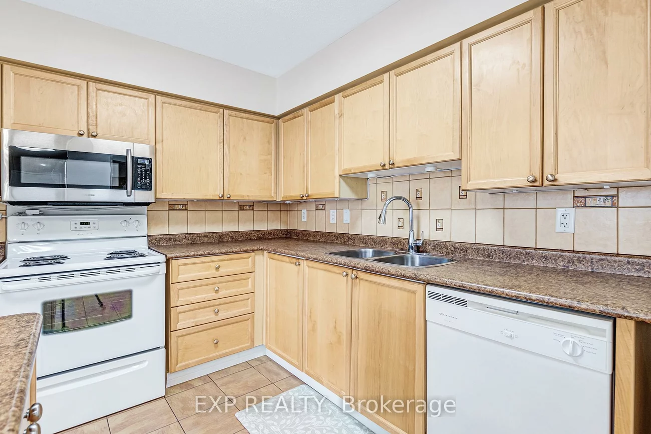 260, Davis, Central Newmarket, Newmarket