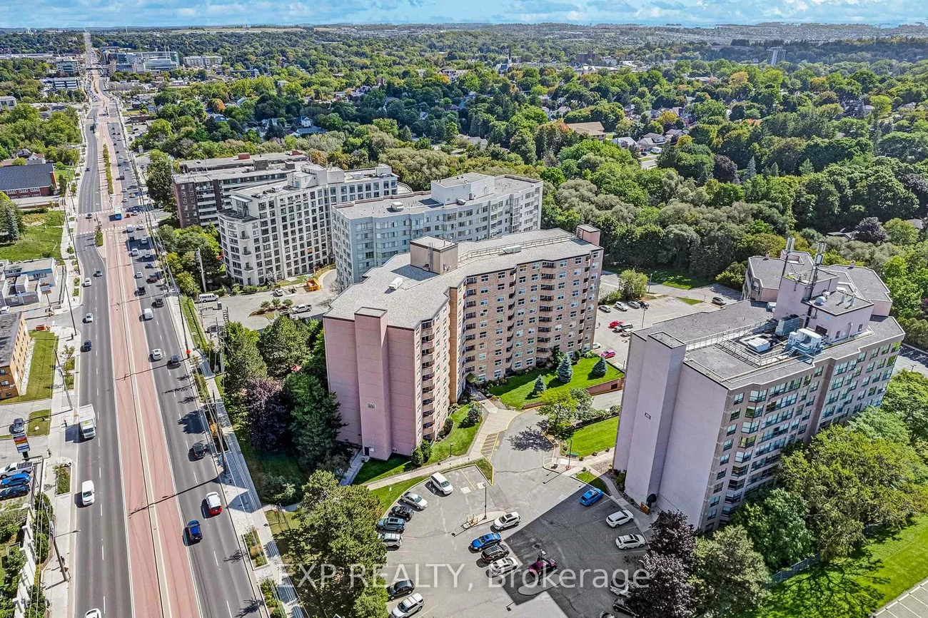 260, Davis, Central Newmarket, Newmarket