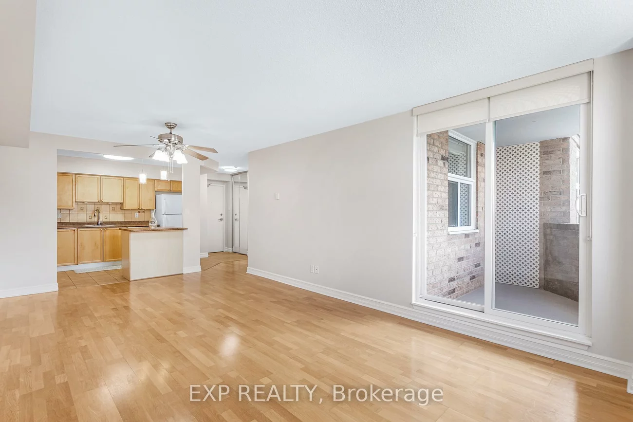 260, Davis, Central Newmarket, Newmarket