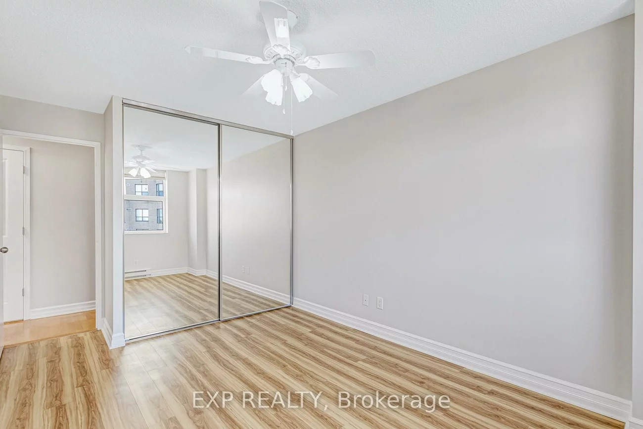 260, Davis, Central Newmarket, Newmarket
