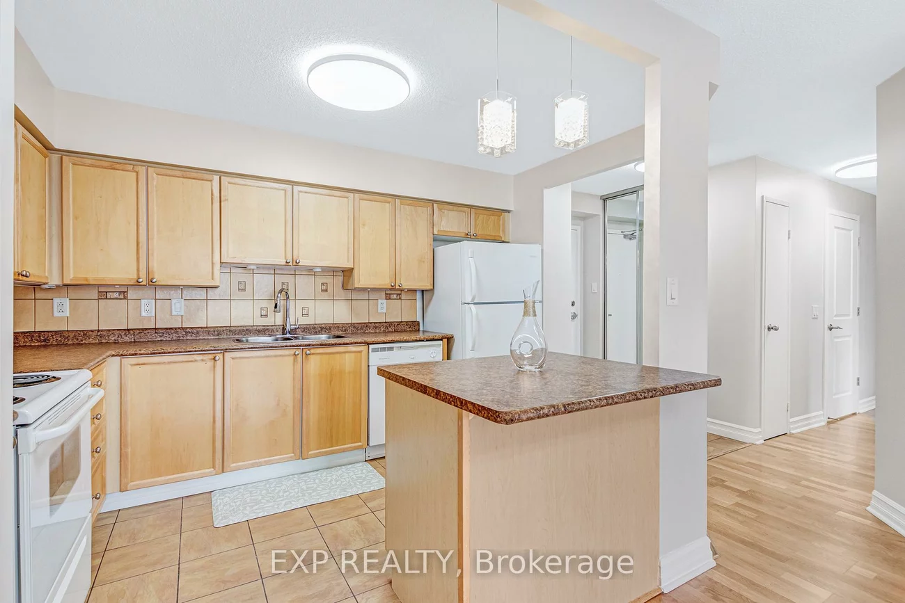 260, Davis, Central Newmarket, Newmarket