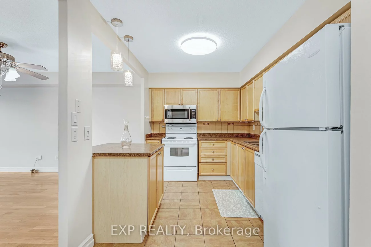 260, Davis, Central Newmarket, Newmarket