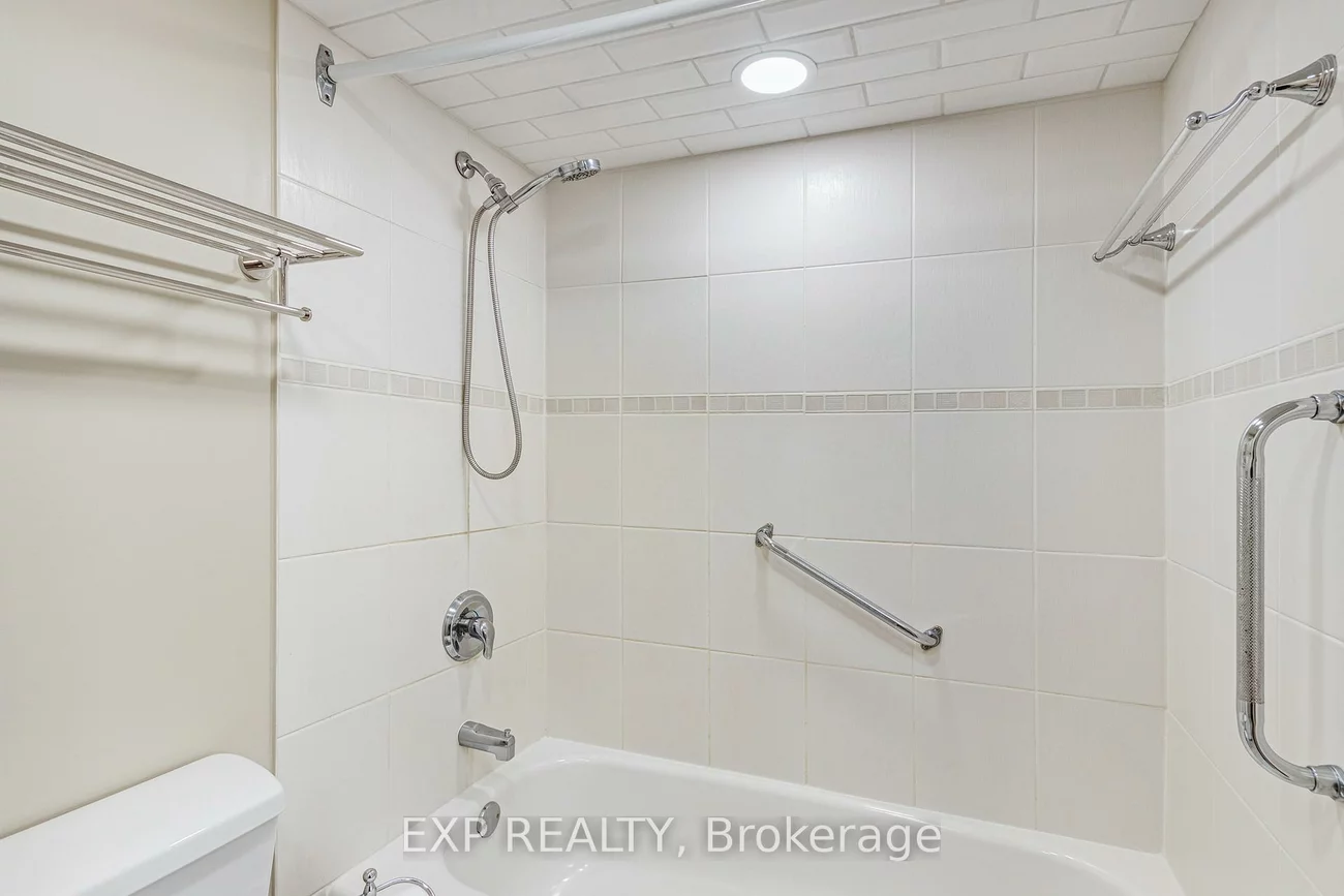 260, Davis, Central Newmarket, Newmarket