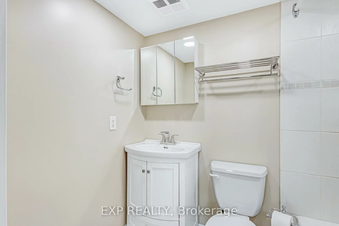 260, Davis, Central Newmarket, Newmarket