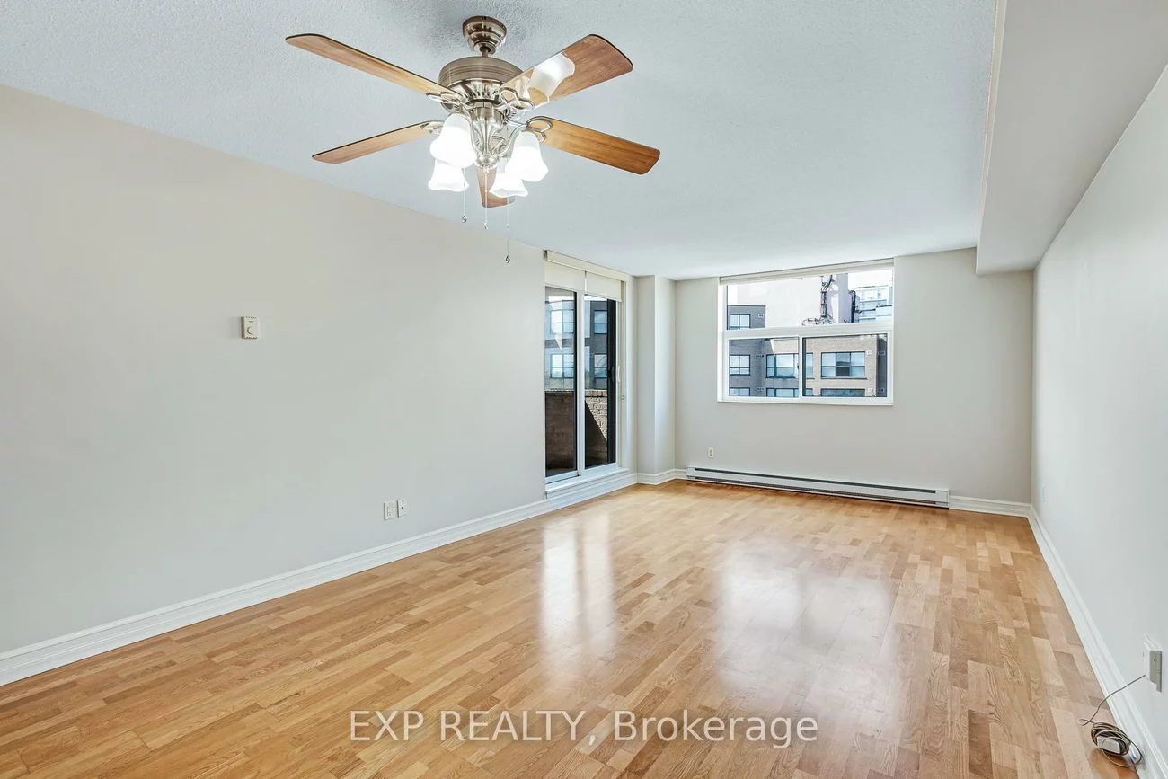 260, Davis, Central Newmarket, Newmarket
