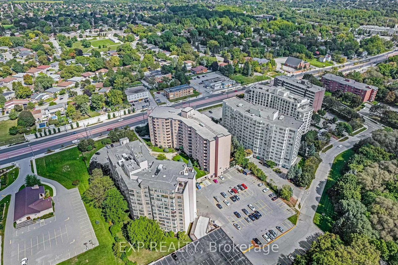 260, Davis, Central Newmarket, Newmarket