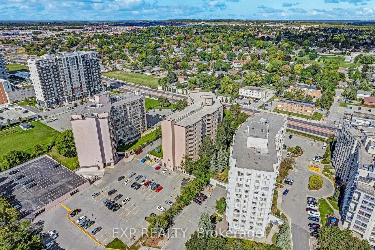 260, Davis, Central Newmarket, Newmarket