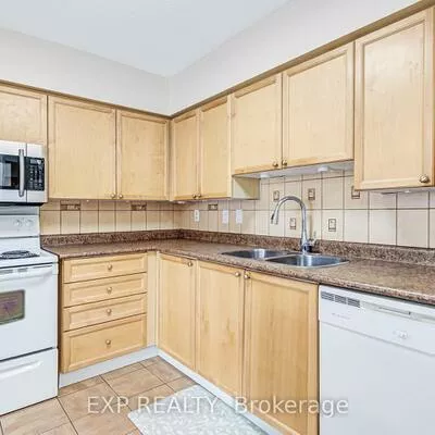 260, Davis, Central Newmarket, Newmarket