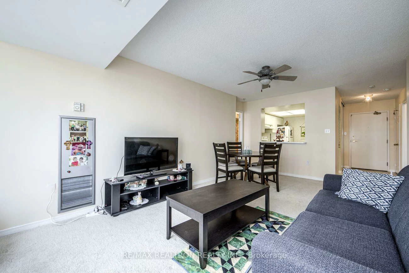 270, Davis, Central Newmarket, Newmarket