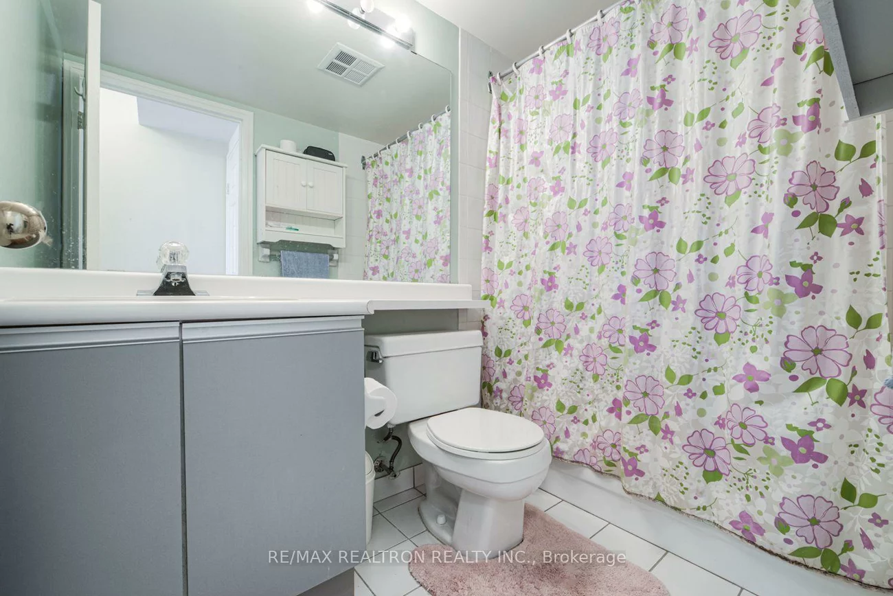270, Davis, Central Newmarket, Newmarket