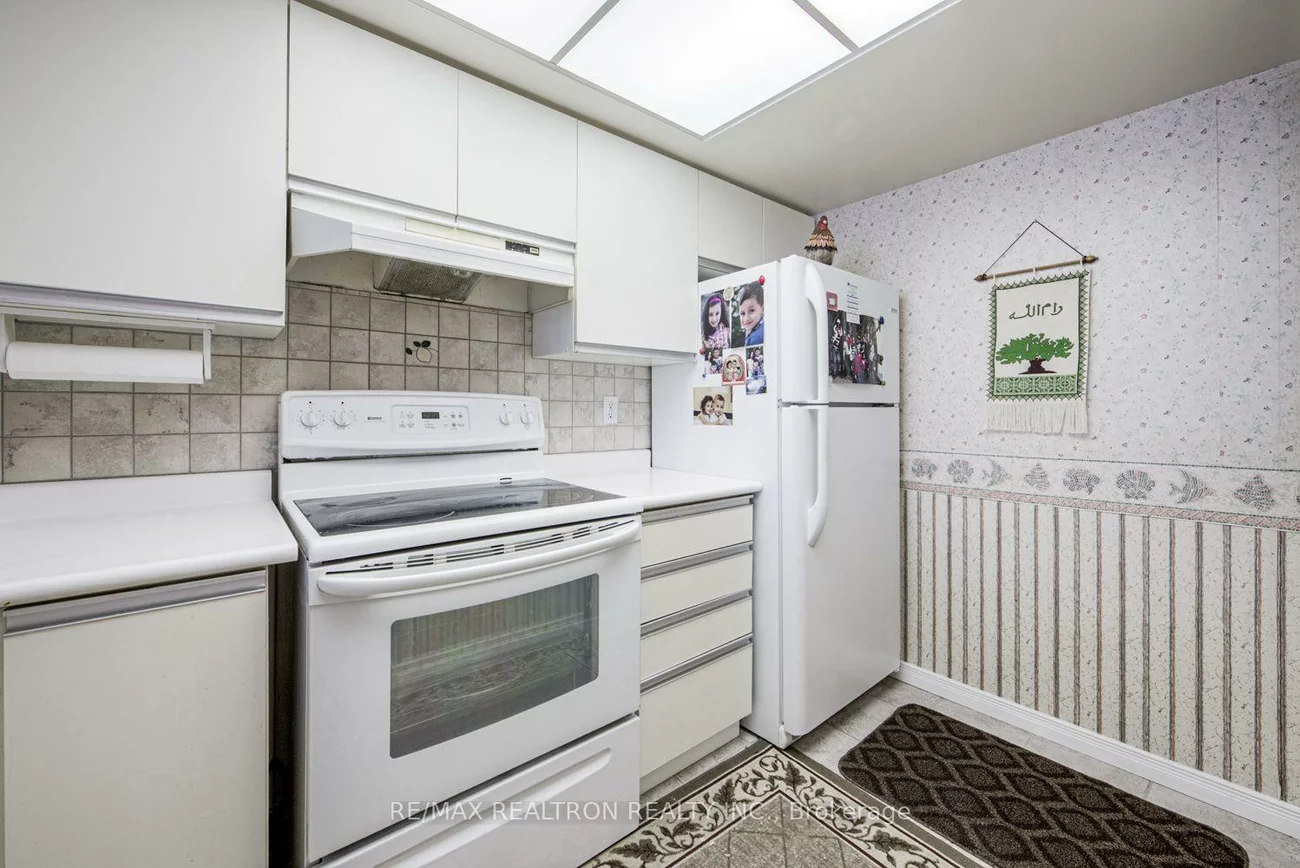 270, Davis, Central Newmarket, Newmarket