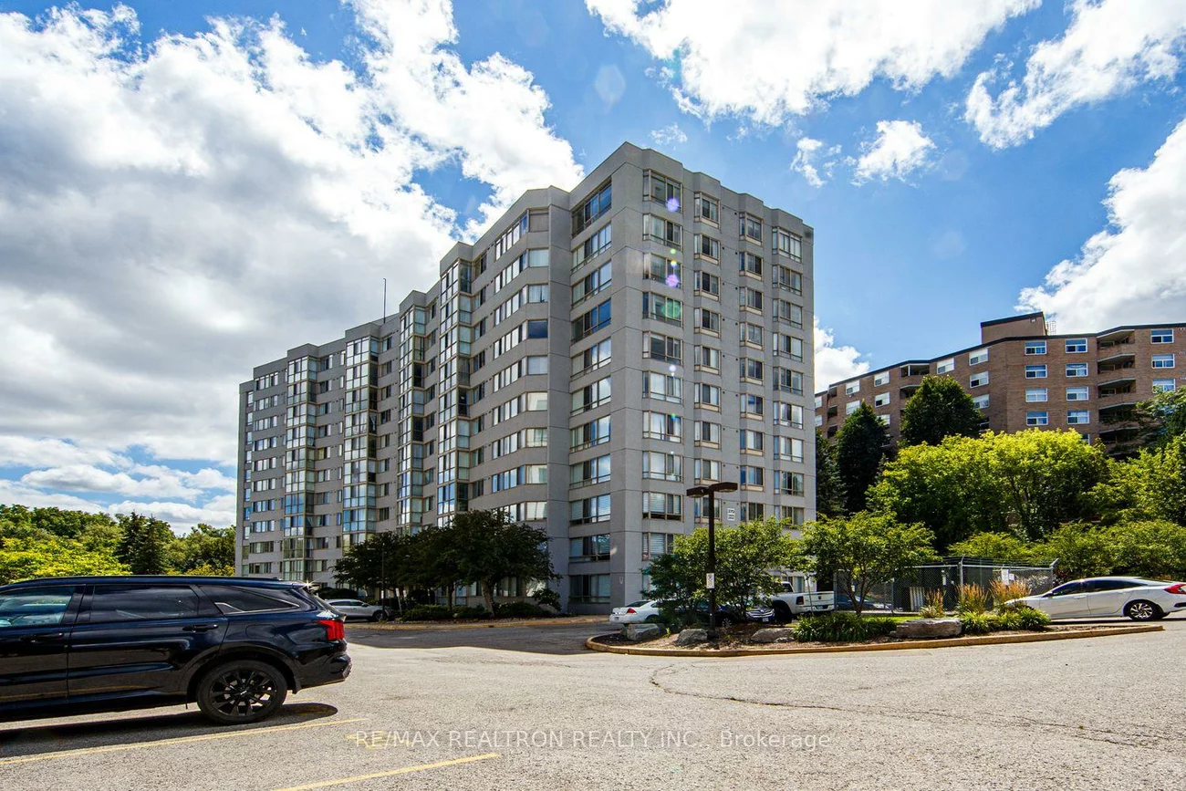 270, Davis, Central Newmarket, Newmarket