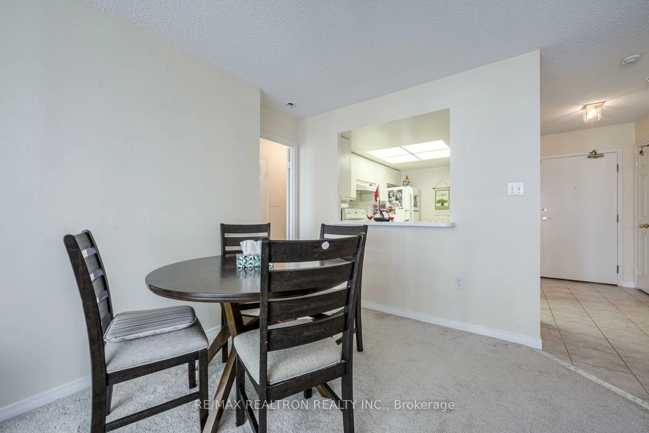 270, Davis, Central Newmarket, Newmarket
