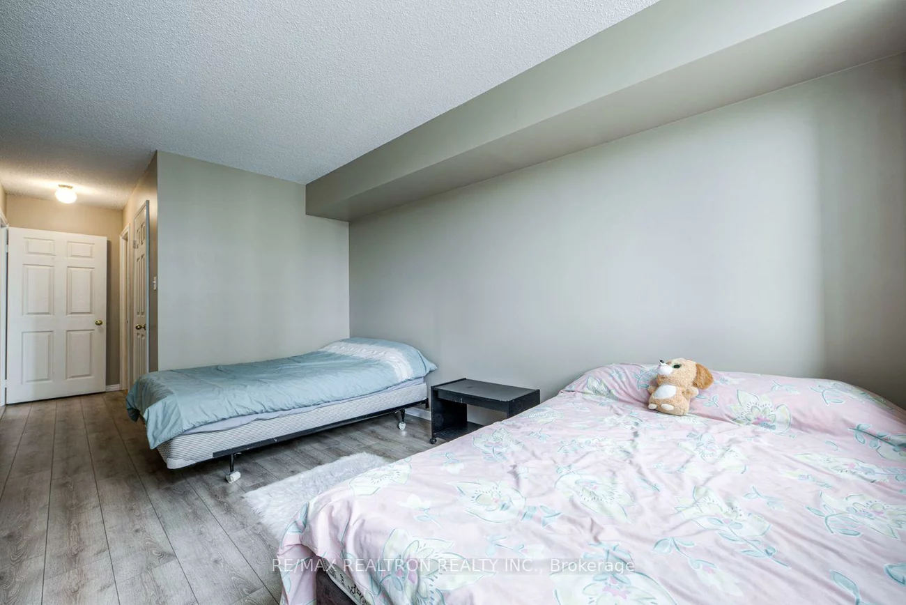 270, Davis, Central Newmarket, Newmarket